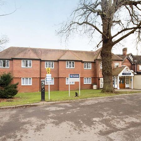 Travelodge Walton On Thames Exteriör bild