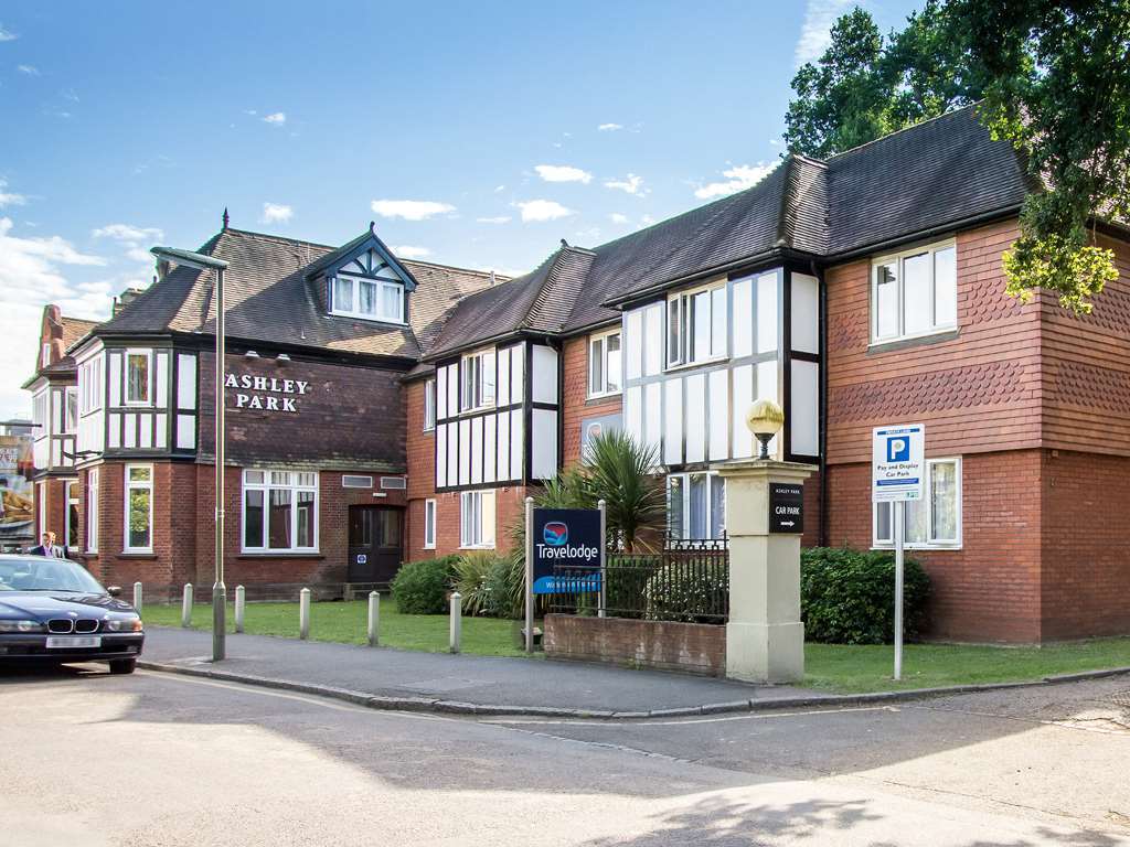 Travelodge Walton On Thames Exteriör bild