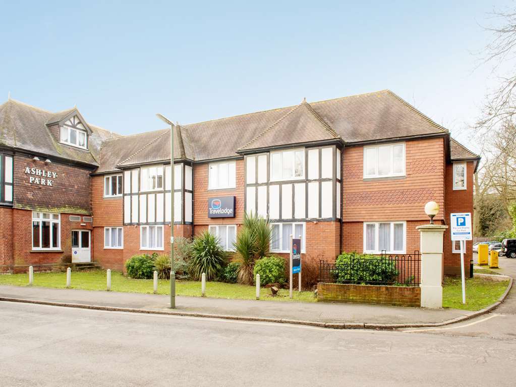 Travelodge Walton On Thames Exteriör bild